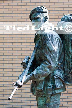 Standbeeld van de Marinier